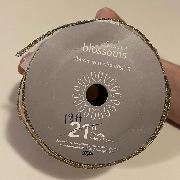 MARTHA STEWART EVERYDAY WINTER BLOSSOMS WIRED EDGE RIBBON. - Picture 4 of 6